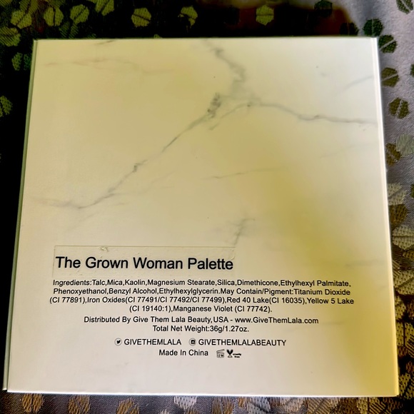 #Give Them LaLa Beauty Eyeshadow Palette - Picture 2 of 3